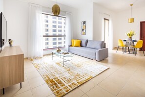 TV - Bright & Lively 1BR Apartment With Marina Views (Dubai)