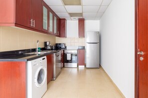 Oven, stovetop, dishwasher, highchair - Bright & Lively 1BR Apartment With Marina Views (Dubai)