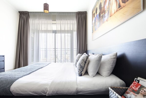 1 bedroom, laptop workspace, iron/ironing board, free cribs/infant beds - Bright and Spacious 1BR in Downtown Dubai (Dubai)