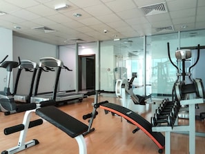 Fitness facility - 1BR in Dubai Marina With a Rooftop Pool! (Dubai)
