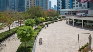 Property grounds - Cozy 1BR With JLT Views! (Dubai)