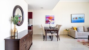 Interior - Bright and Cozy 1BR in Dubai Marina! (Dubai)