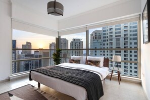 2 chambres, espace de travail pour ordinateur portable