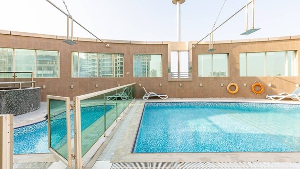 Pool - Chic & Timeless Studio Apartment in The Heart of Sports City (Dubai)