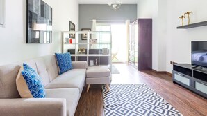 Living area - Chic & Timeless Studio Apartment in The Heart of Sports City (Dubai)
