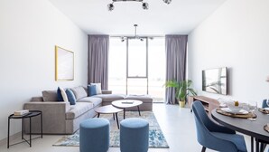 Living area - Fascinating 2BR Apartment - Near the Beach! (Dubai)