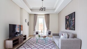 TV - High Quality Living in This 2BR Apt in Downtown Dubai - Sleeps 6! (Dubai)