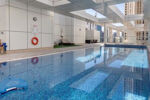 Outdoor pool - Contemporary & Spacious 3BR Apartment in Downtown Dubai (Dubai)