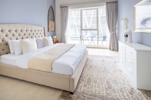 1 habitación y espacio para trabajar con laptop