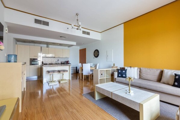 TV - Bright & Spacious 1BR in JVC - Sleeps 3! (Dubai)