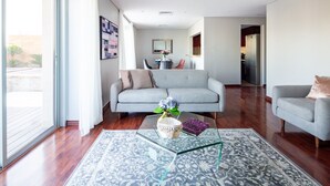 Unclassified image, 5 of 19, button - Exquisite 3BR in Dubai Marina With Stunning Views! (Dubai)