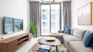 TV - Glitzy 1BR Apt in The Heart of Palm Jumeirah (Dubai)