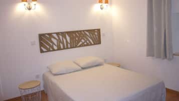 3 bedrooms, WiFi (free), bed sheets