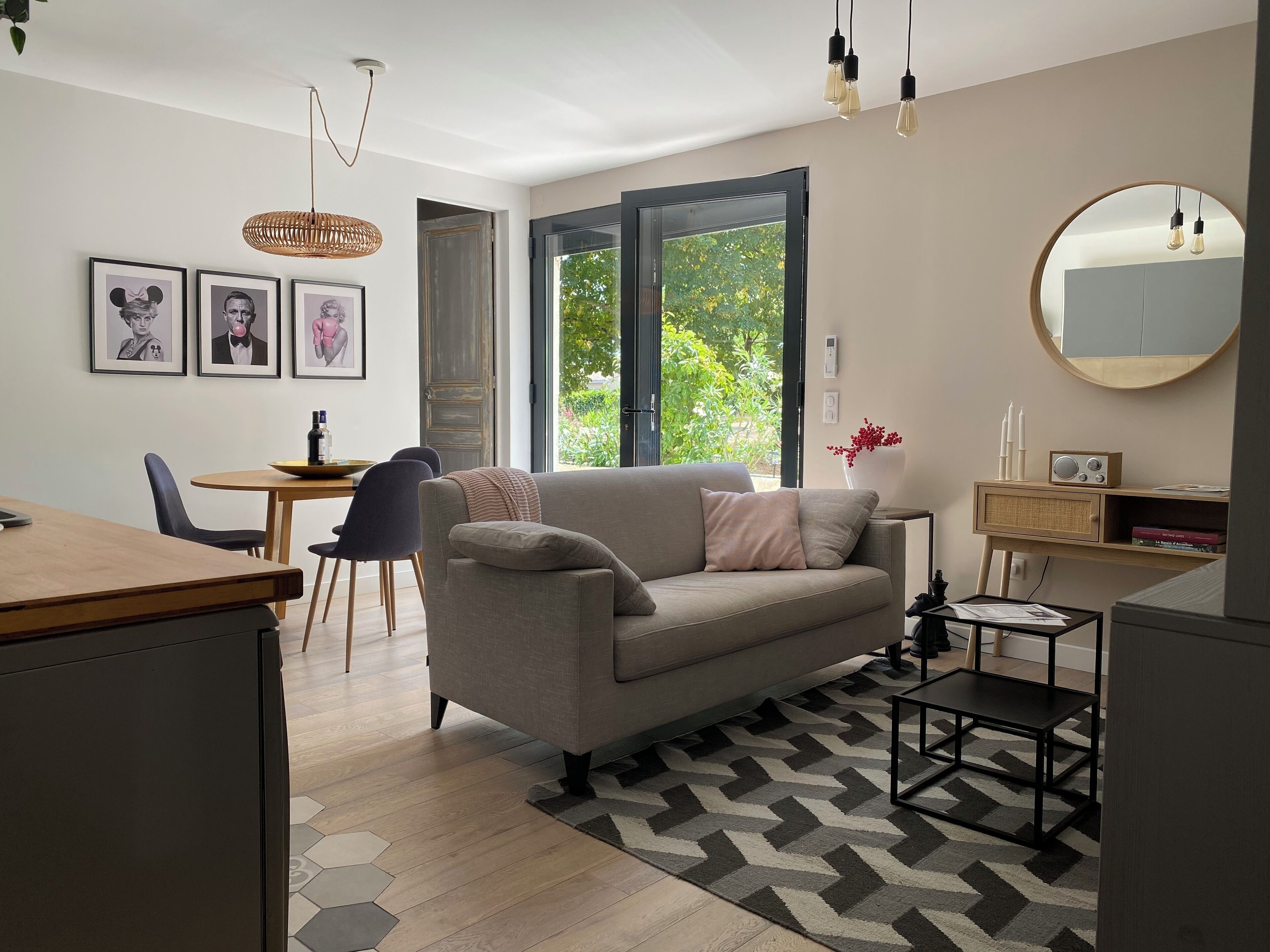 Televisio, DVD-soitin, videokirjasto