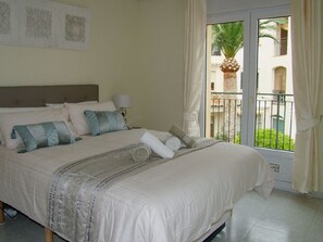 2 chambres, fer et planche à repasser, Wi-Fi gratuit, draps fournis