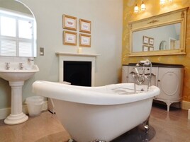 Double Room (Grosvenor) | Bathroom | Bathrobes, towels