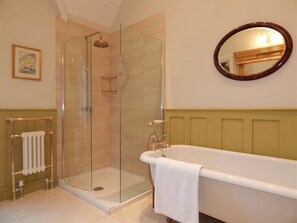 Double Room (Bellevue Four Poster) | Bathroom | Bathrobes, towels - Westgate Manor (Bishop Auckland)