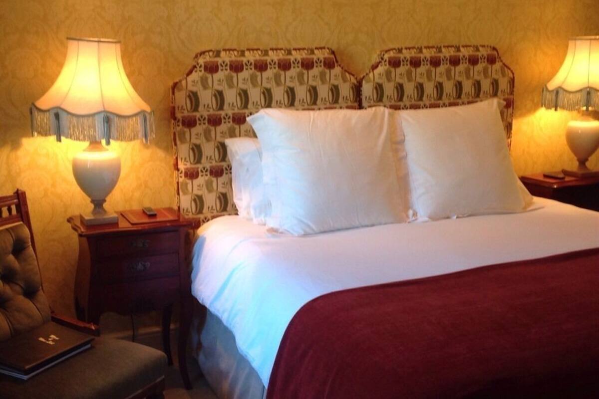 Double Room (Grosvenor) | Iron/ironing board (on request), WiFi (free), bed sheets