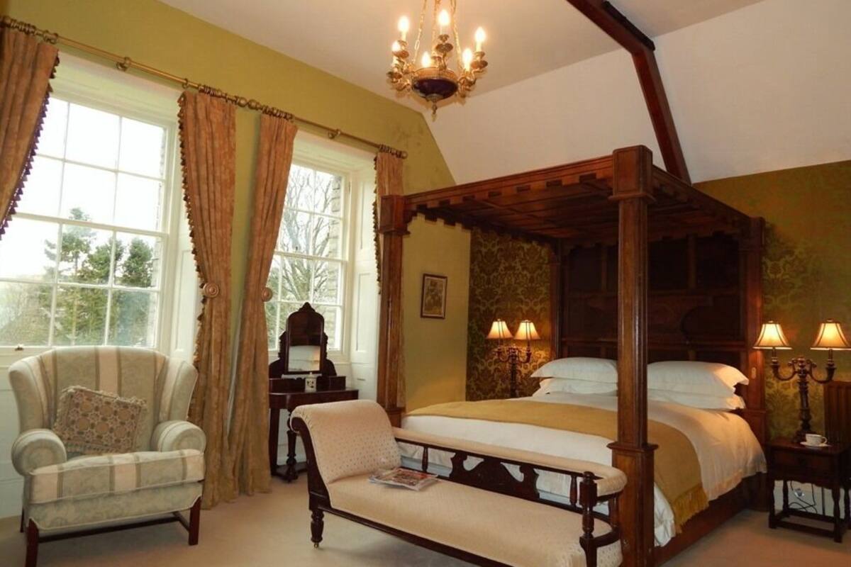 Double Room (Bellevue Four Poster) | Iron/ironing board (on request), WiFi (free), bed sheets