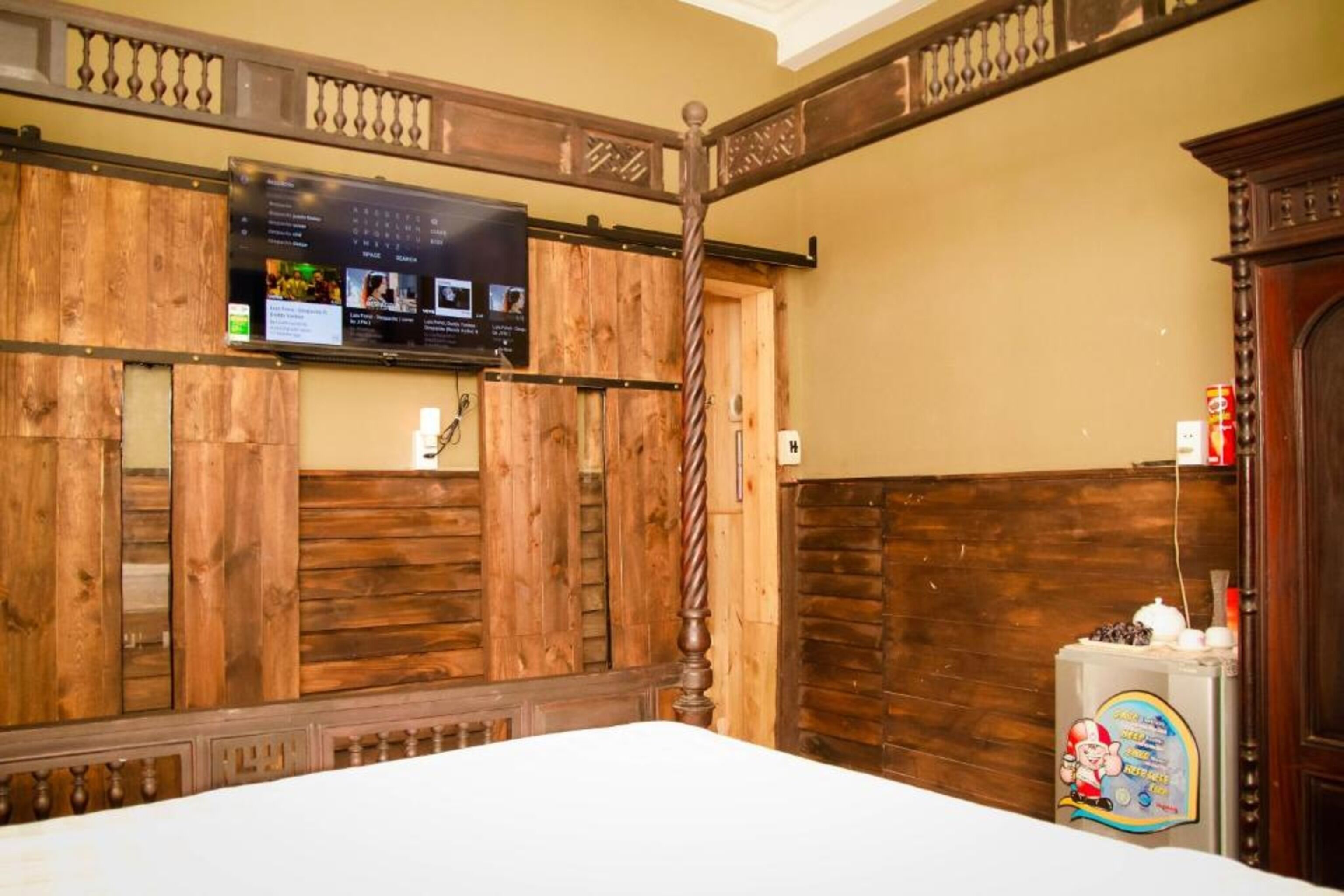 Quarto casal standard | Quartos à prova de som, Wi-Fi de cortesia, roupa de cama