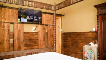 Quarto casal standard | Quartos à prova de som, Wi-Fi de cortesia, roupa de cama