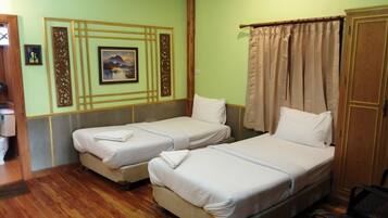 Superior-Zweibettzimmer | Schreibtisch, laptopgeeigneter Arbeitsplatz, kostenloses WLAN