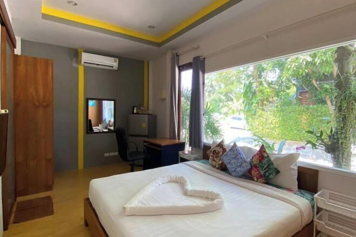 Desk, WiFi (free), bed sheets