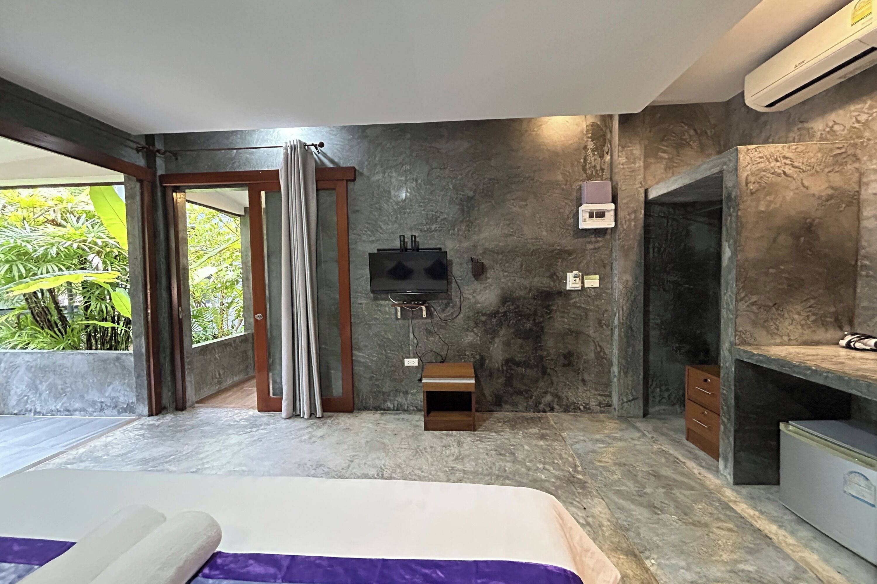 2 Bedroom with Balcony | Desk, WiFi (free), bed sheets