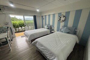 Escritorio, wifi gratis y ropa de cama 