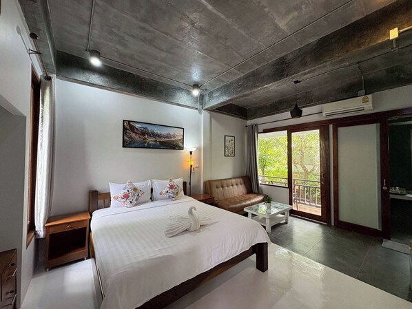 Deluxe with Balcony | Desk, free WiFi, bed sheets - Tann Anda Resort (Thep Krasattri)