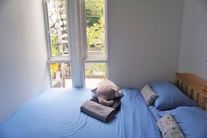 Double Room with Shared Bathroom | Schreibtisch, Verdunkelungsvorhänge, kostenloses WLAN