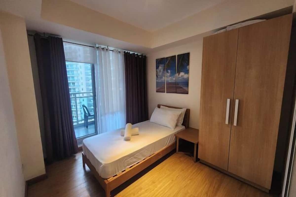 1 bedroom, desk, WiFi (free), bed sheets
