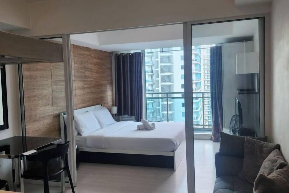 1 bedroom, desk, WiFi (free), bed sheets