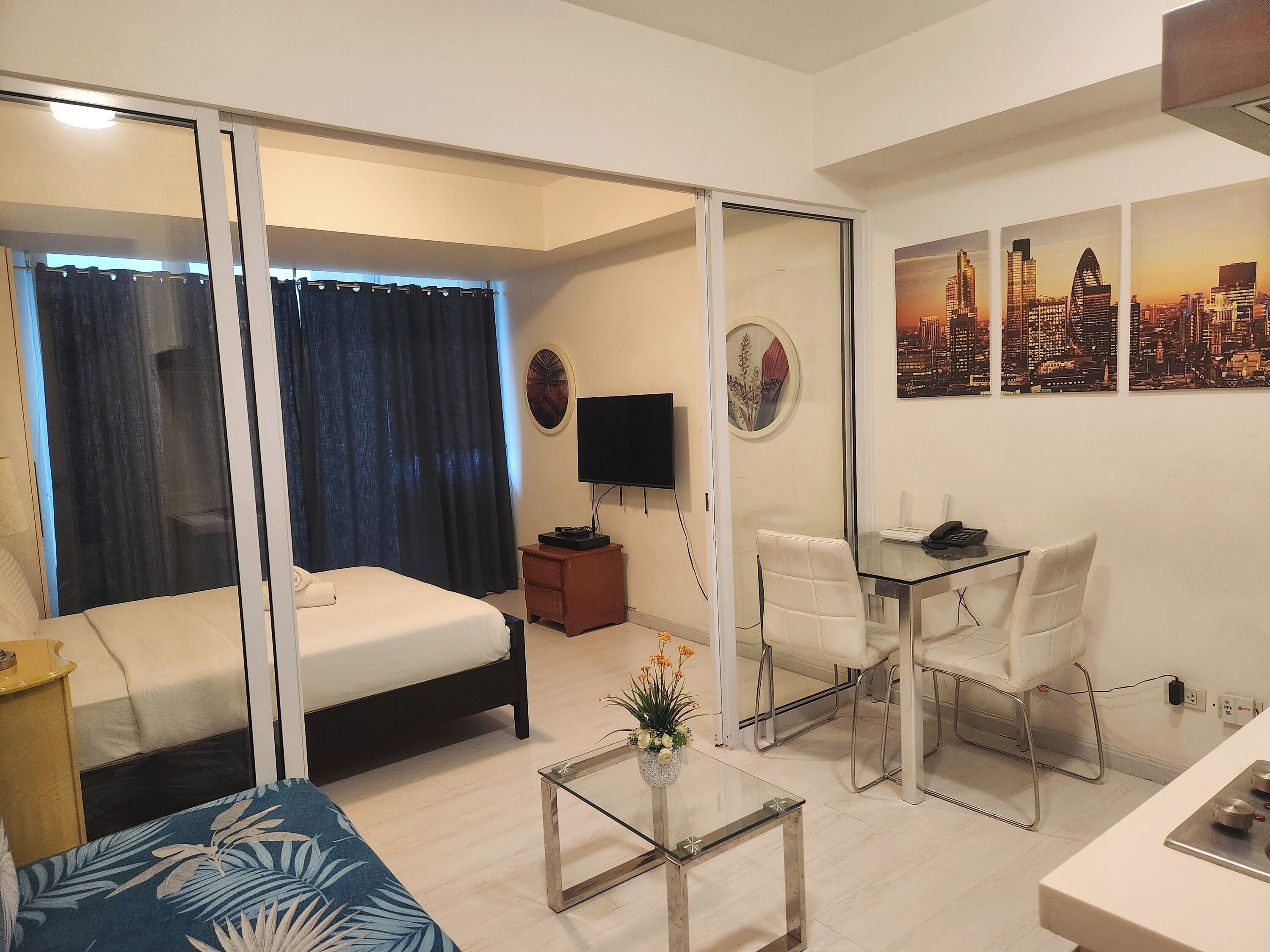 Apartment, 1 Bedroom, City View | 1 bedroom, desk, free WiFi, bed sheets