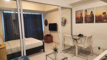 Apartment, 1 Bedroom, City View | 1 bedroom, desk, free WiFi, bed sheets