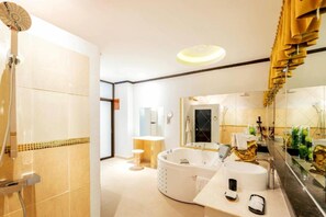 VIP Studio | Bilik Mandi | Pancuran mandi, kelengkapan dandanan diri percuma, pengering rambut 