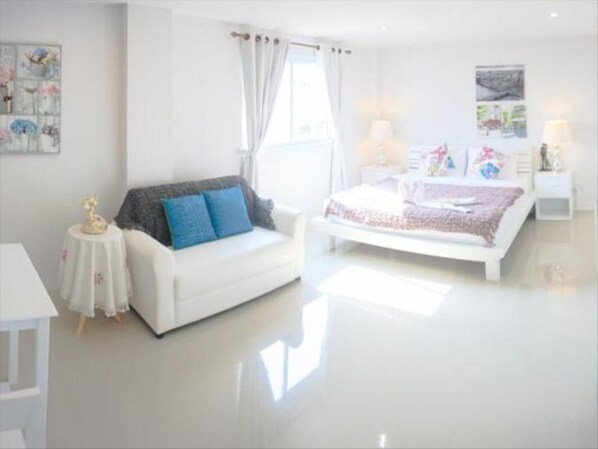 Desk, free WiFi, bed sheets - Chic Hotel Suratthani (Surat Thani)