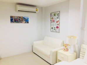 Desk, free WiFi, bed sheets - Chic Hotel Suratthani (Surat Thani)