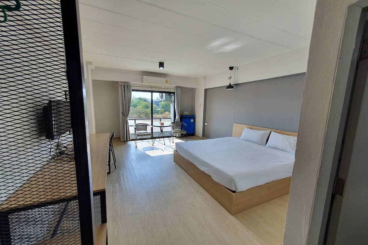 WiFi (free), bed sheets