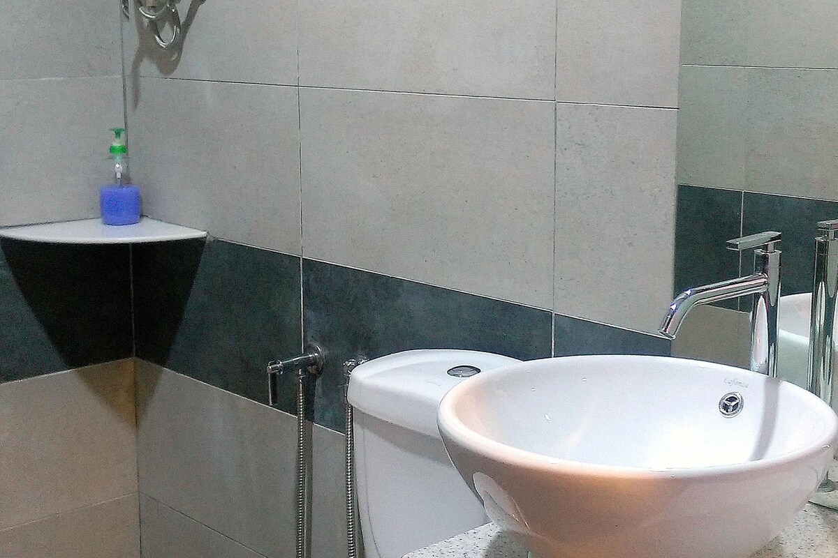 Douche, articles de toilette gratuits