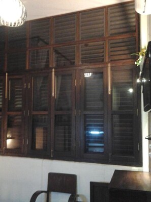 Quadruple Room | Iron/ironing board, free WiFi - Silver Shine Guesthouse (George Town)