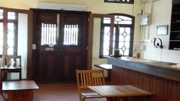 1 bedroom, iron/ironing board, free WiFi