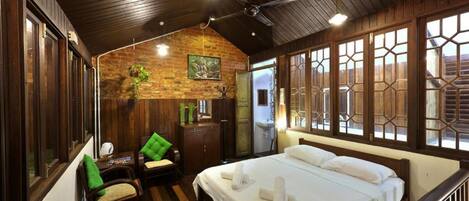 Family Room | Iron/ironing board, free WiFi