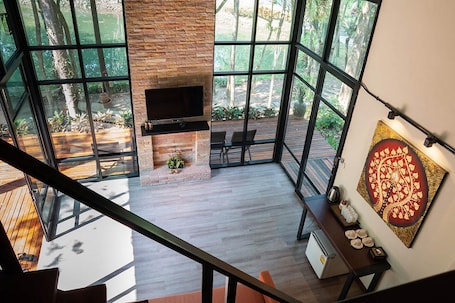 Glass House with Garden | Free WiFi. Bhupimarn Garden House
