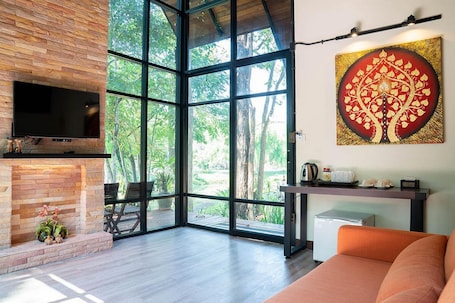 Glass House with Garden | Free WiFi. Bhupimarn Garden House
