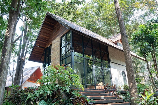 Glass House with Garden | Free WiFi