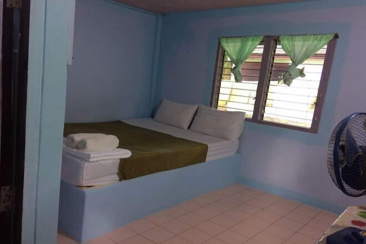 WiFi (free), bed sheets