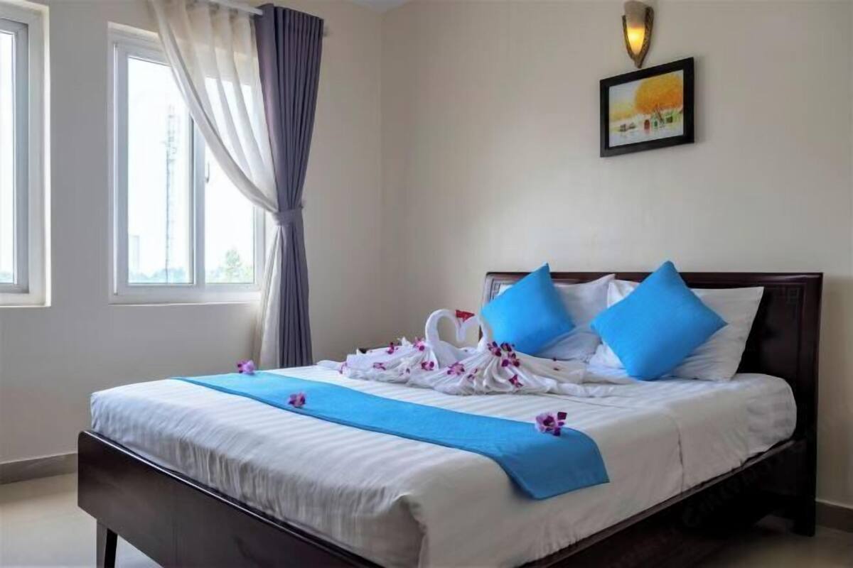 Free WiFi, bed sheets