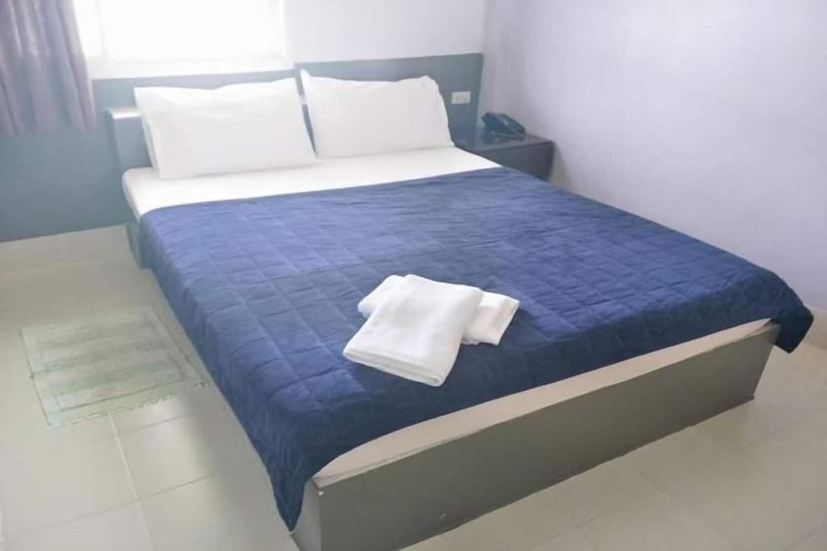 Desk, free WiFi, bed sheets