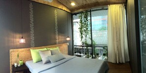 Studio | Desk, iron/ironing board, free WiFi, bed sheets - Domino Homestay (Ho Chi Minh City)